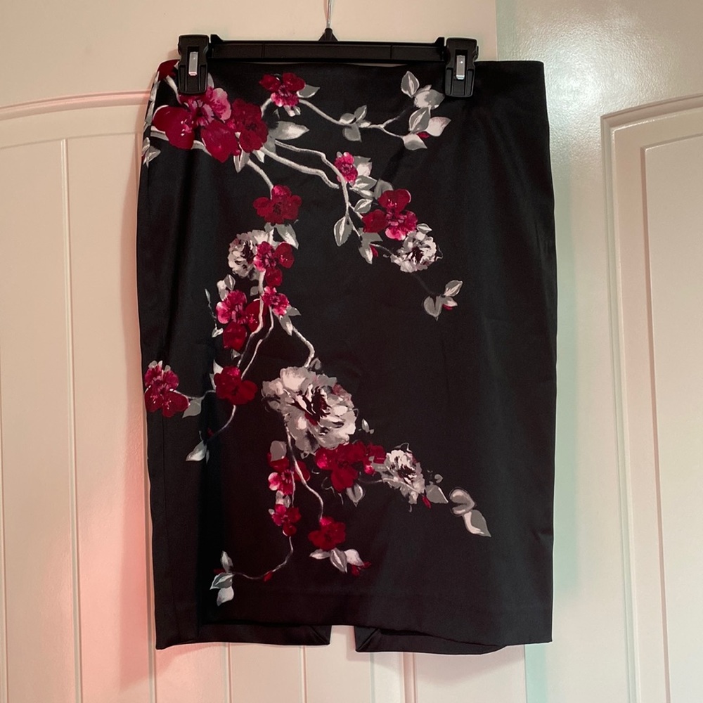 White House Black Market Floral Skirt